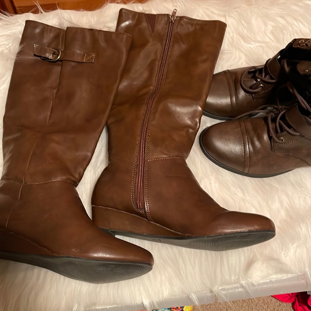 2 Pairs of brown boots for the price of 1